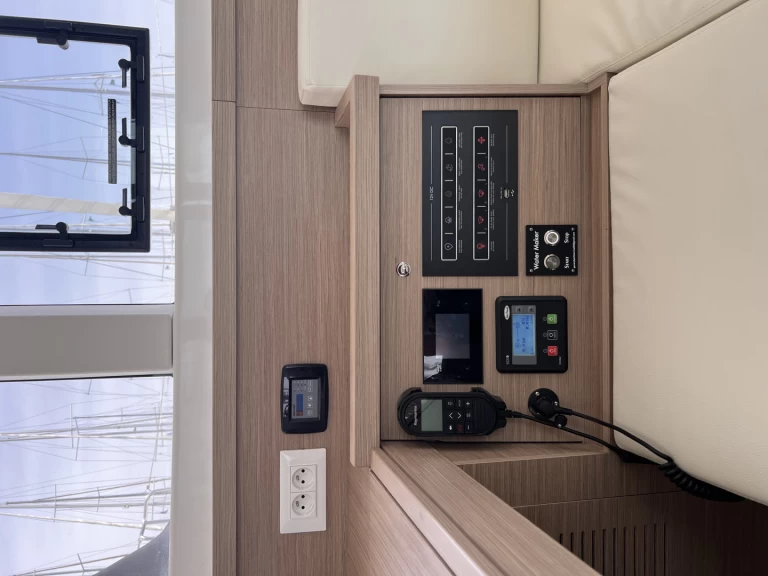 Catamaran à louer à Gouviá au meilleur prix