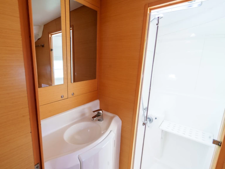 Location bateau Rangiroa pas cher Lagoon 380 S2