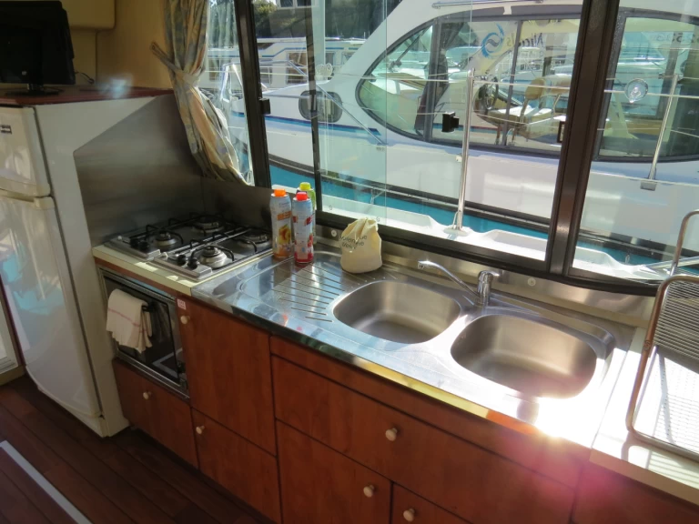 Louer Péniche avec ou sans skipper Nicols Yacht à Grez-Neuville