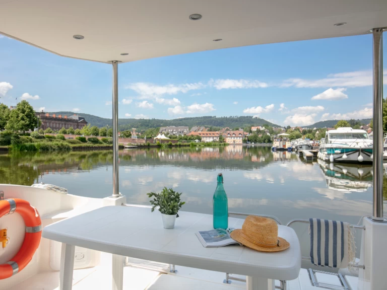 Location bateau Nicols Yacht Premium Groupe XL 8-12 p. à Grez-Neuville sur Samboat