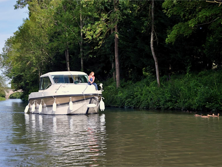 Péniche à louer à Grez-Neuville au meilleur prix
