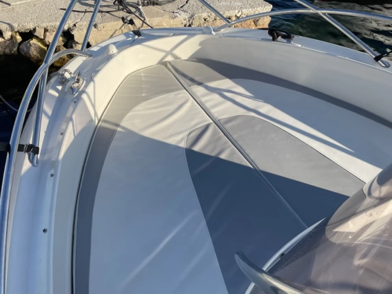 Bateau à moteur à louer à Rab au meilleur prix