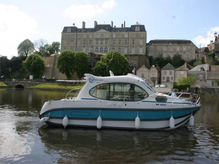 Louer Péniche avec ou sans skipper Nicols Yacht à Sablé-sur-Sarthe
