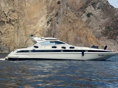 Yacht di lusso a noleggio a Tropea al miglior prezzo