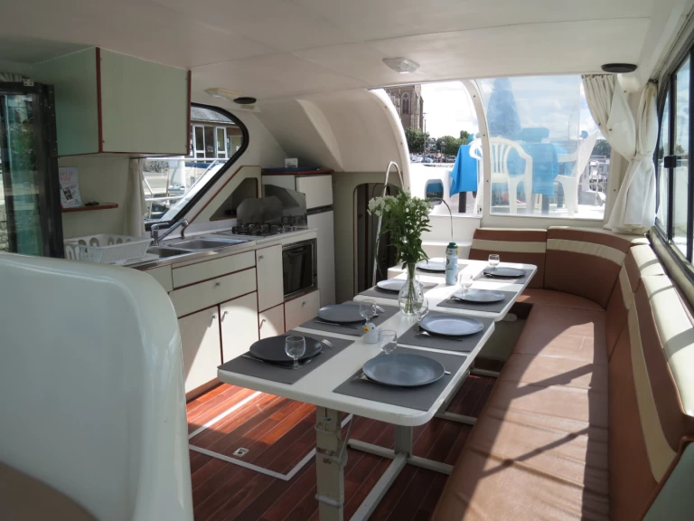 Location bateau Nicols Yacht Confort Groupe 8-10 p. à Grez-Neuville sur Samboat