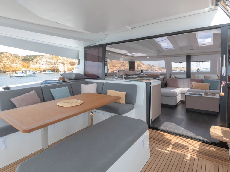 Louez un Fountaine Pajot Elba 45 à Bas du Fort