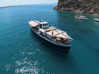 Motorboat rental in Chania Port - Custom Made custom