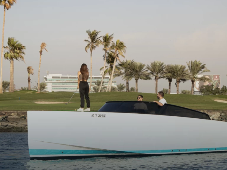 Bateau à moteur à louer à Dubai Marina au meilleur prix