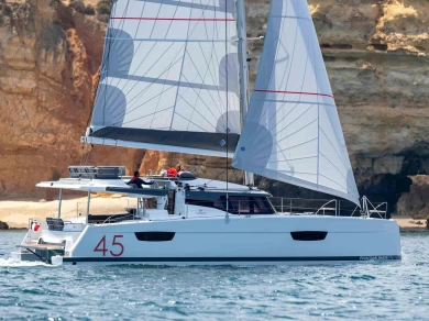 Noleggio Catamarano a Procida – Fountaine Pajot Elba 45