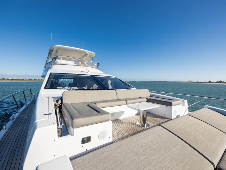 Location Yacht Azimut avec permis