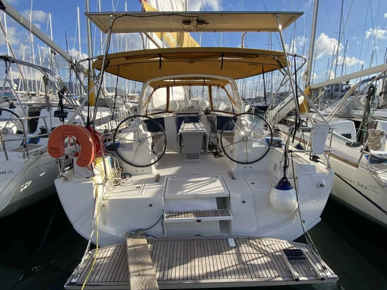 Location à Néa Péramos - Bénéteau Oceanis 41.1 sur SamBoat