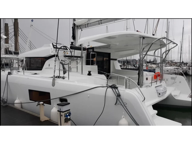 Location Catamaran à Álimos - Lagoon Lagoon 42