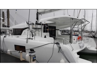 Catamaran hire in Álimos - Lagoon Lagoon 42[G]