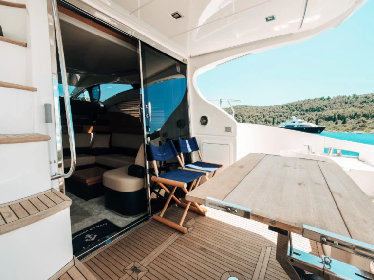 Louer Bateau à moteur avec ou sans skipper Azimut à Seget Donji