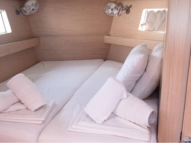 Location bateau Néa Péramos pas cher Oceanis 41.1