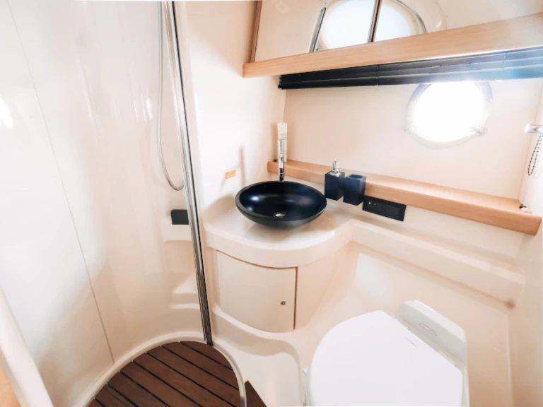 Location bateau Seget Donji pas cher Azimut 43 Fly