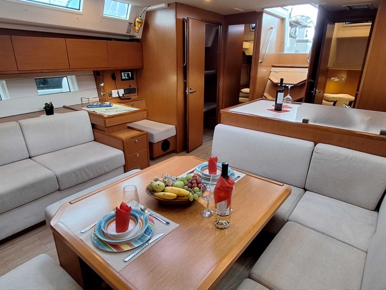 Louez un Bavaria Bavaria C50 à Sámi