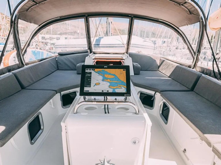 Louer Voilier avec ou sans skipper Jeanneau à Le Marin