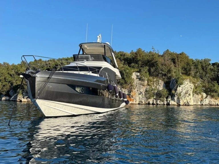 Location Yacht Azimut avec permis
