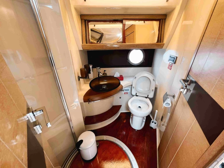 Azimut Azimut 50 a louer à Dubai Marina