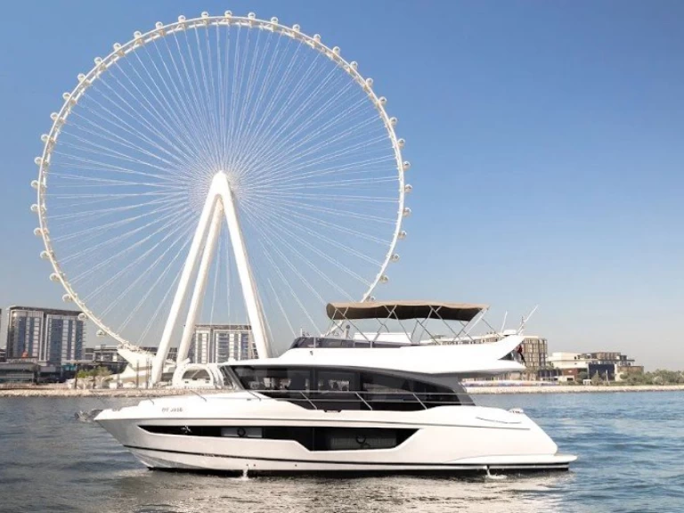 Location bateau Absolute Absolute 56 à Dubai Marina sur Samboat