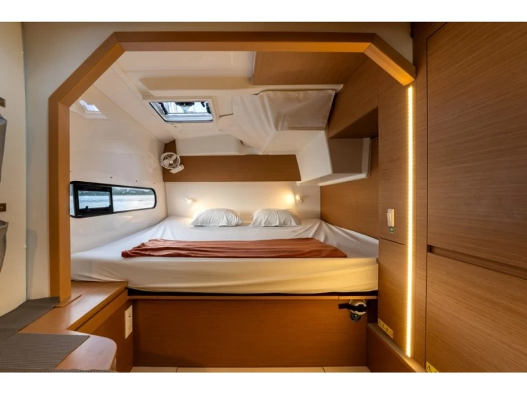 Excess Excess 11 (Owners Version) a louer à Papeete