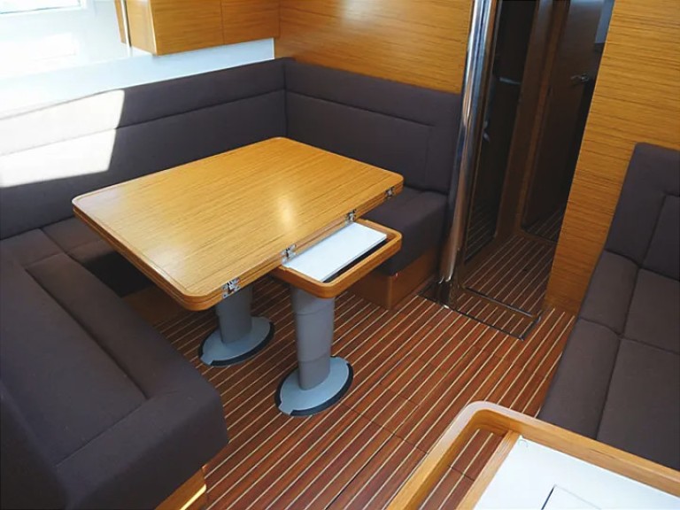 Louer Voilier avec ou sans skipper Elan à Gouviá