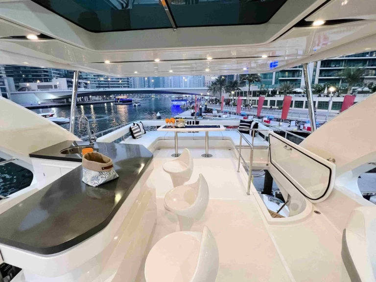 Location Yacht Custom avec permis