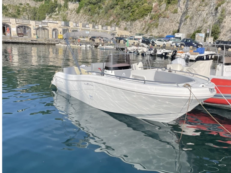 Location Bateau à moteur Allegra avec permis