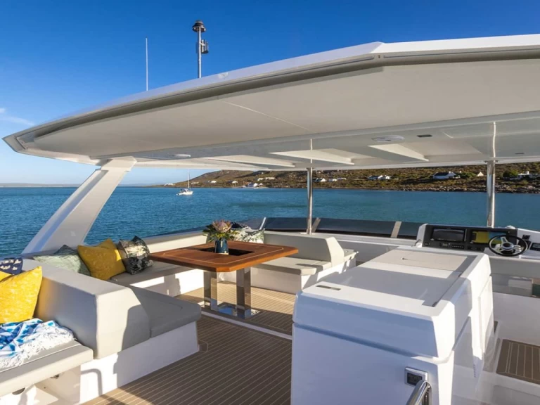 Location bateau Oyster Pond pas cher Leopard 46 Powercat