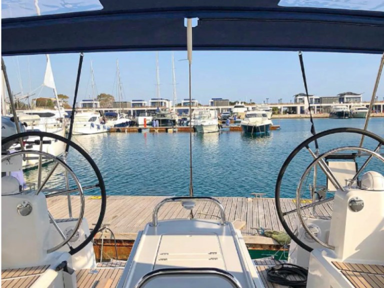 Location bateau Páleros pas cher Sun Odyssey 519