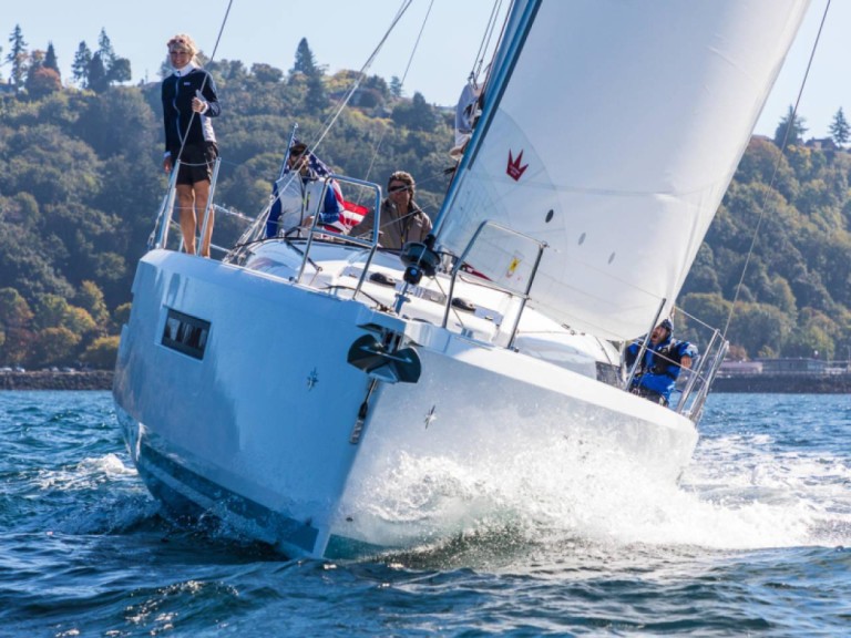 Louer Voilier avec ou sans skipper Jeanneau à Puntone