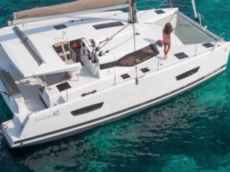 Location bateau Fountaine Pajot Lucia 40 à Roses sur Samboat