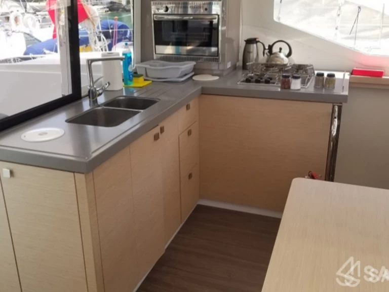 Location à Roses - Fountaine Pajot Lucia 40 sur SamBoat