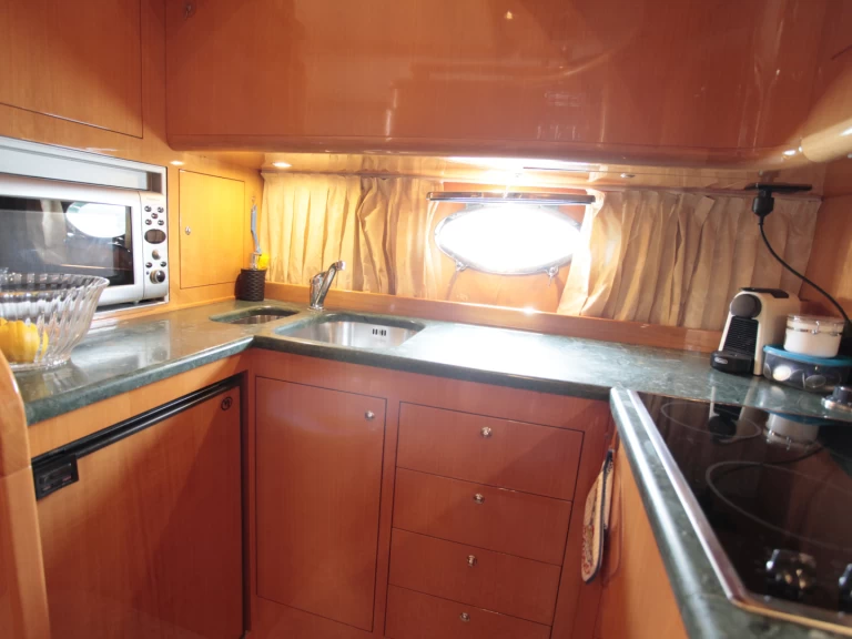 Louer Yacht avec ou sans skipper Uniesse à Salivoli