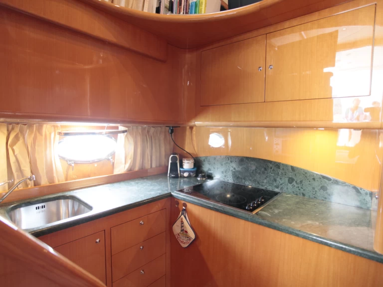 Location Yacht Uniesse avec permis