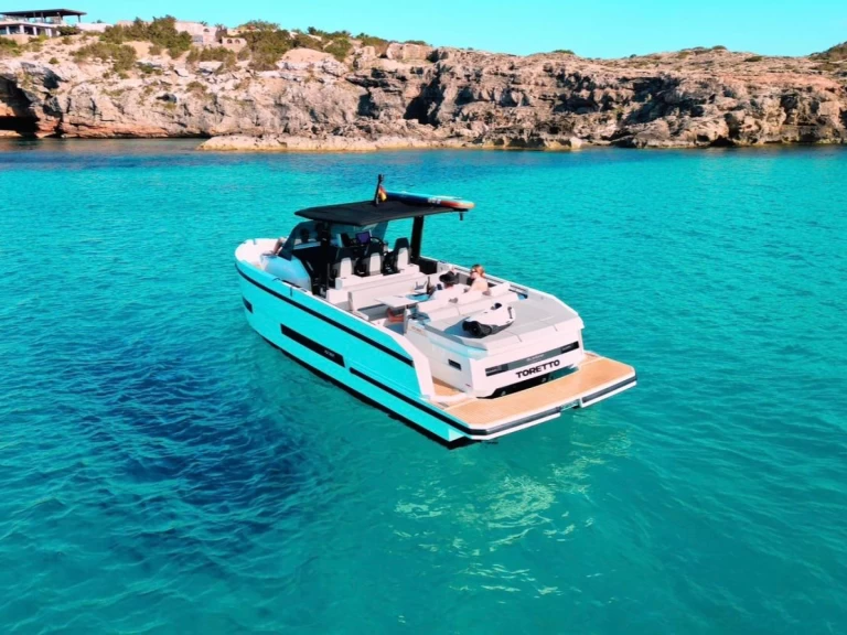 Location Bateau à moteur De Antonio avec permis