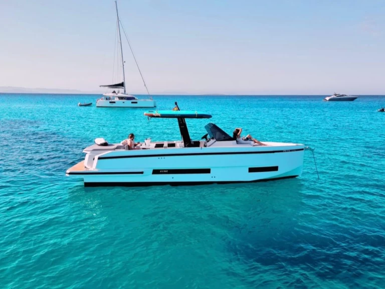 De Antonio De Antonio D32 a louer à Port Mahon