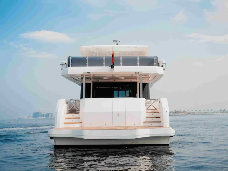 Location Yacht à Dubai Marina - Majesty Yachts 82