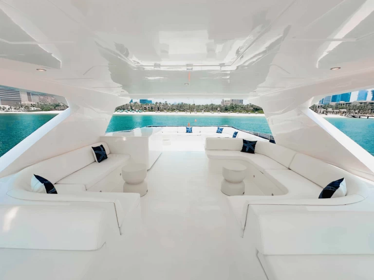 Location bateau Majesty Yachts 82 à Dubai Marina sur Samboat