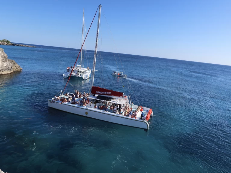 Location Catamaran Custom Made avec permis