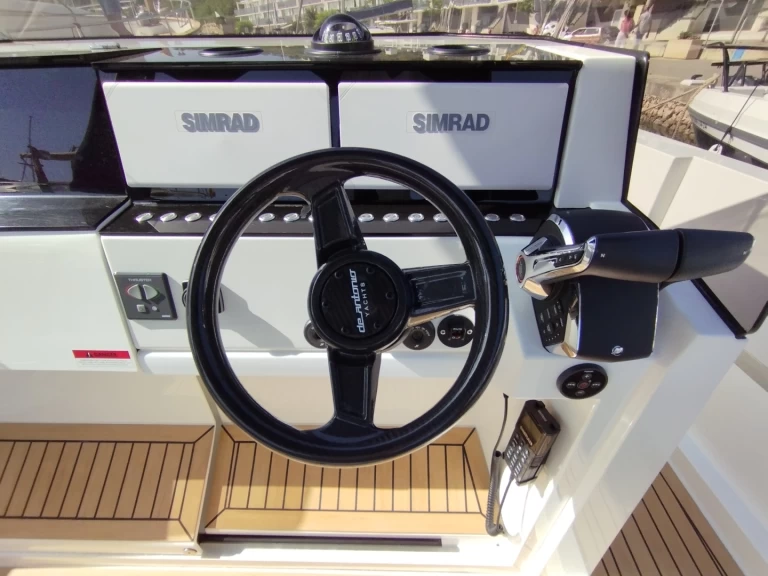 Bateau à moteur à louer à Port Mahon au meilleur prix