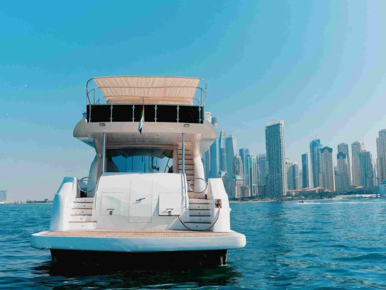 Louez un Majesty Yachts 92 à Dubai Marina