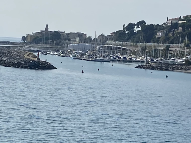 Louez un Bavaria Bavaria 42 Cruiser à San Lorenzo al Mare