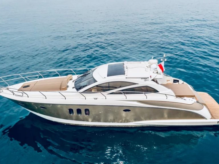 Location Bateau à moteur à Parikia - Astondoa Astondoa 53 HT