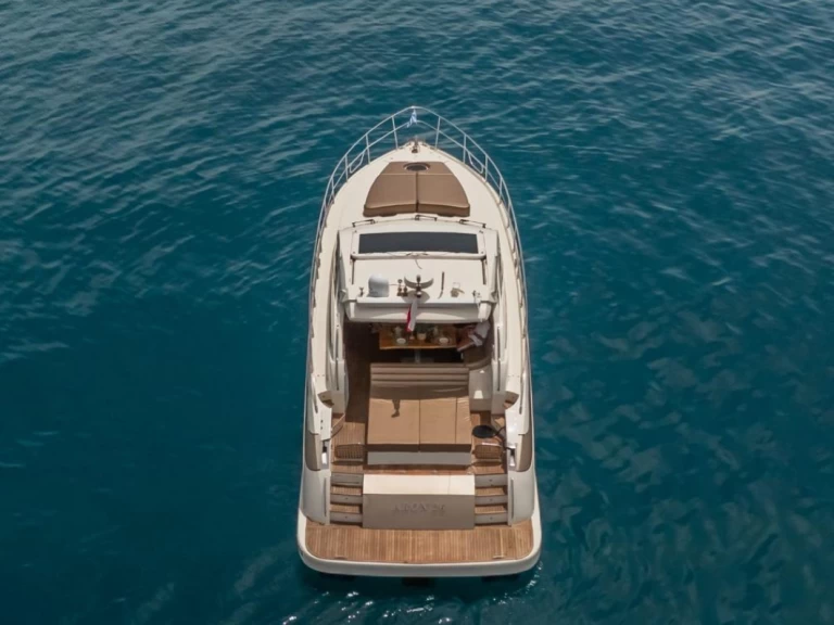 Bateau à moteur à louer à Parikia au meilleur prix