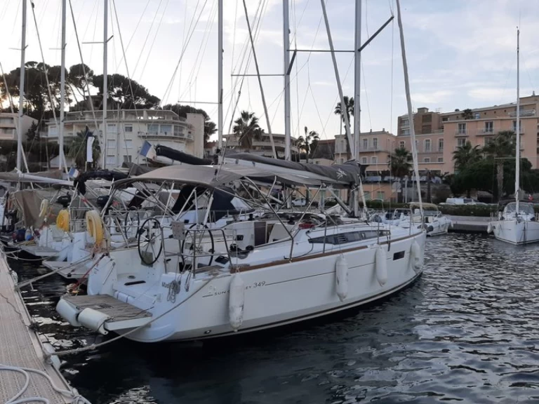 Location bateau Jeanneau Sun Odyssey 349 à Toulon sur Samboat