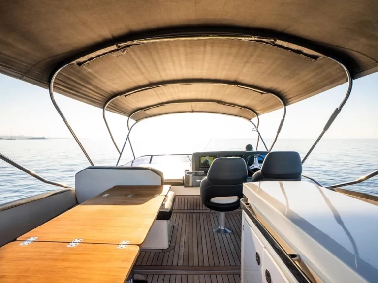 Bateau à moteur à louer à Seget Donji au meilleur prix