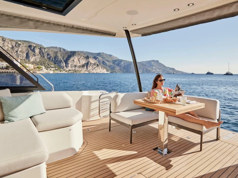 Bateau à moteur à louer à Rogoznica au meilleur prix