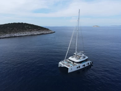 Hire Catamaran Sunreef with a boat licence